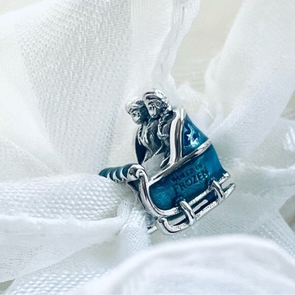 ❄️✨ NWOT Frozen Charm – Princess Anna & Princess Elsa ✨❄️ - Picture 4 of 15